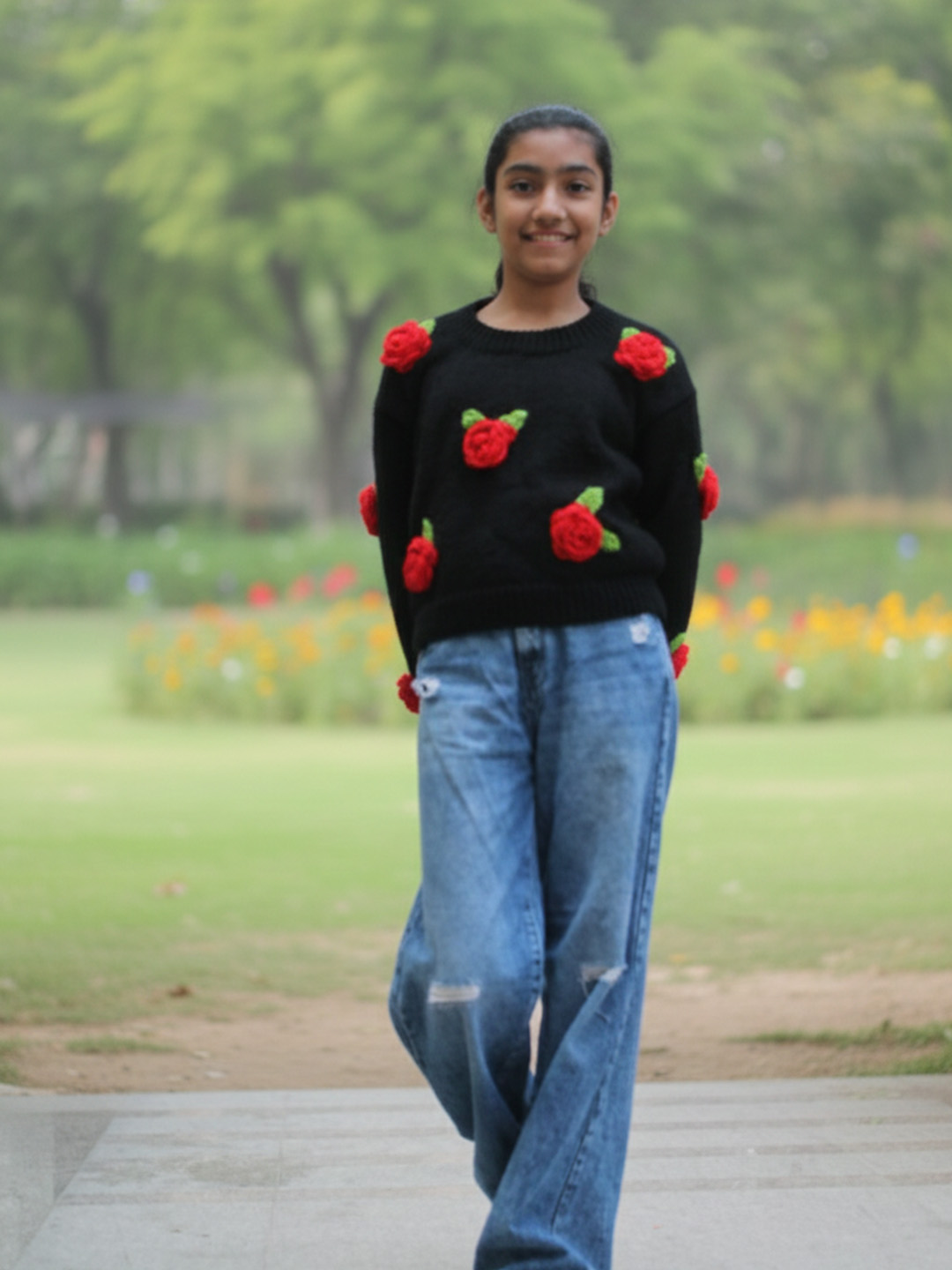 Woonie Handknitted Full Sleeves Red Rose Detailed Sweater - Black