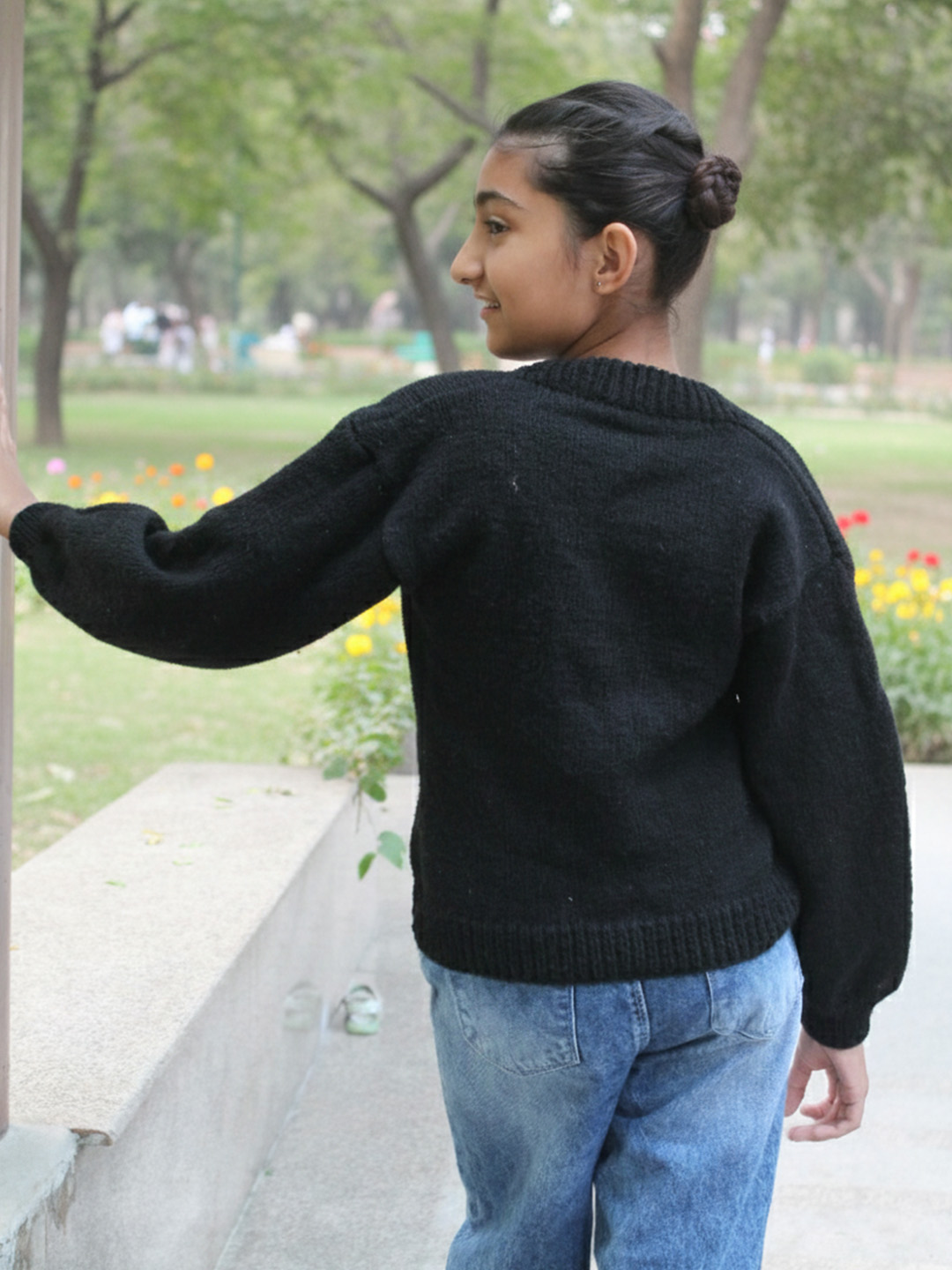 Woonie Handknitted Full Sleeves Red Rose Detailed Sweater - Black