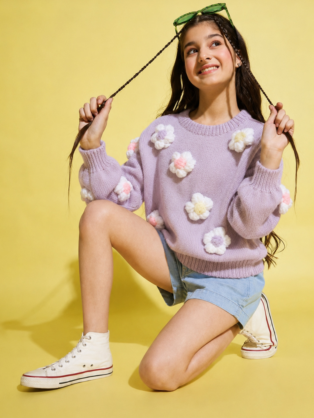 Woonie Handknitted Full Sleeves Floral Applique Detailed Pullover - Lavender