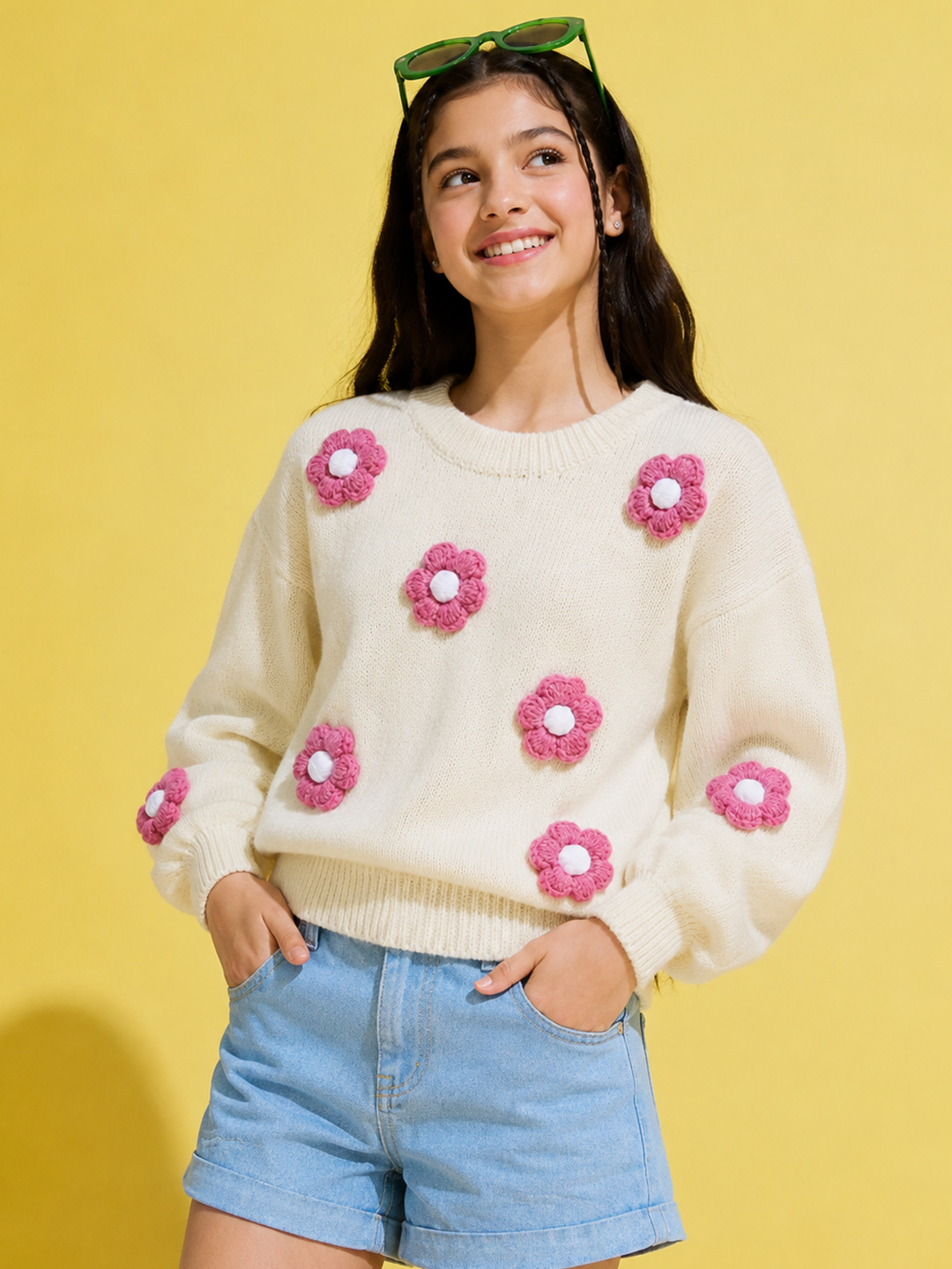 Woonie Handknitted Full Sleeves Floral Applique Detailed Pullover - Cream