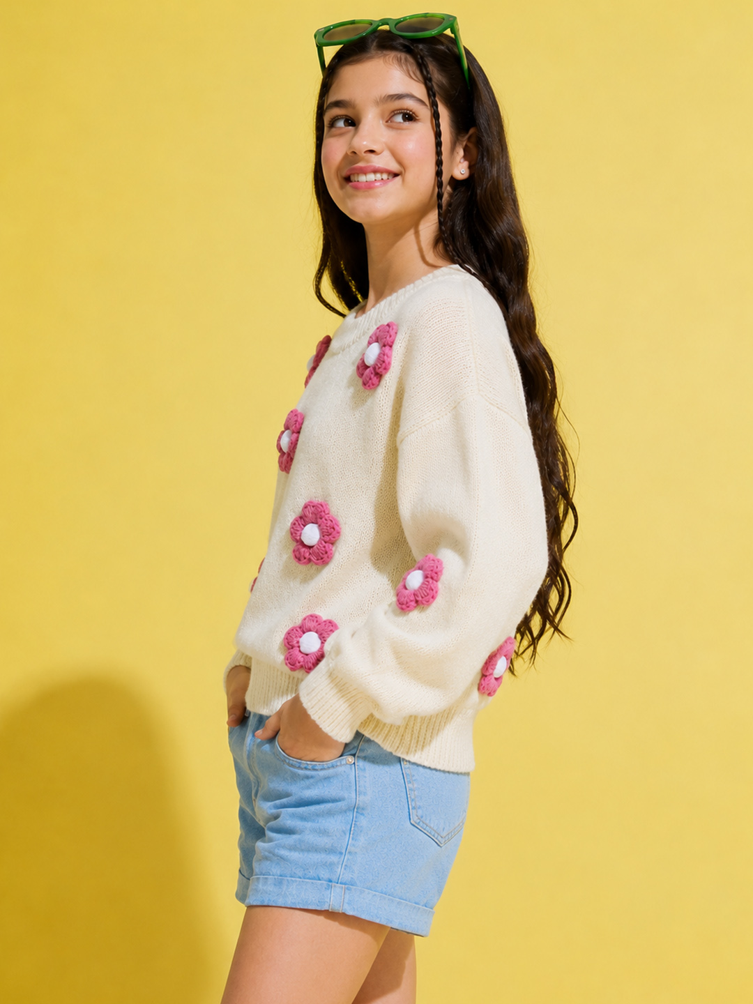 Woonie Handknitted Full Sleeves Floral Applique Detailed Pullover - Cream