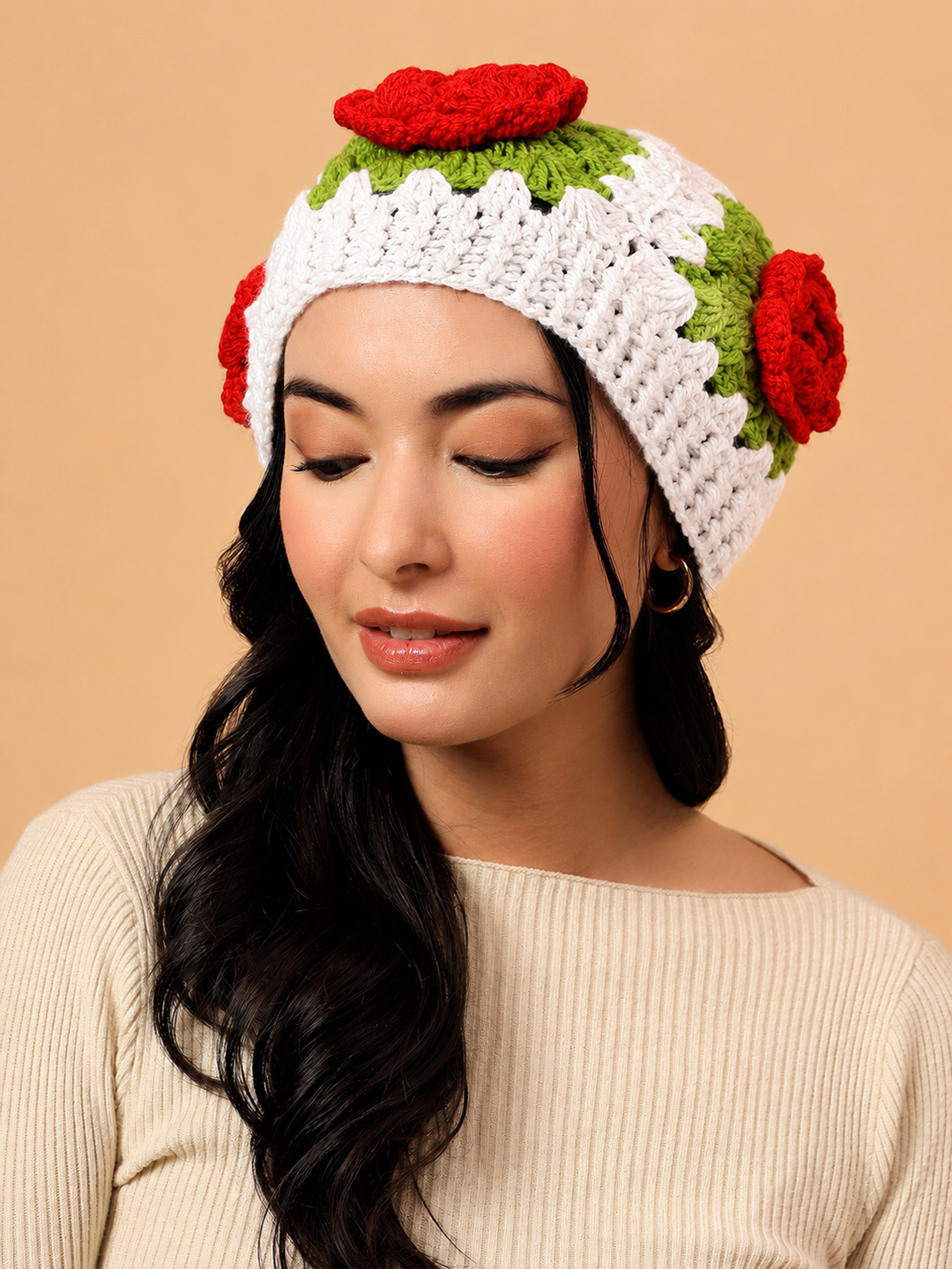 Velvery Handknitted Rose Detailed Cap - White