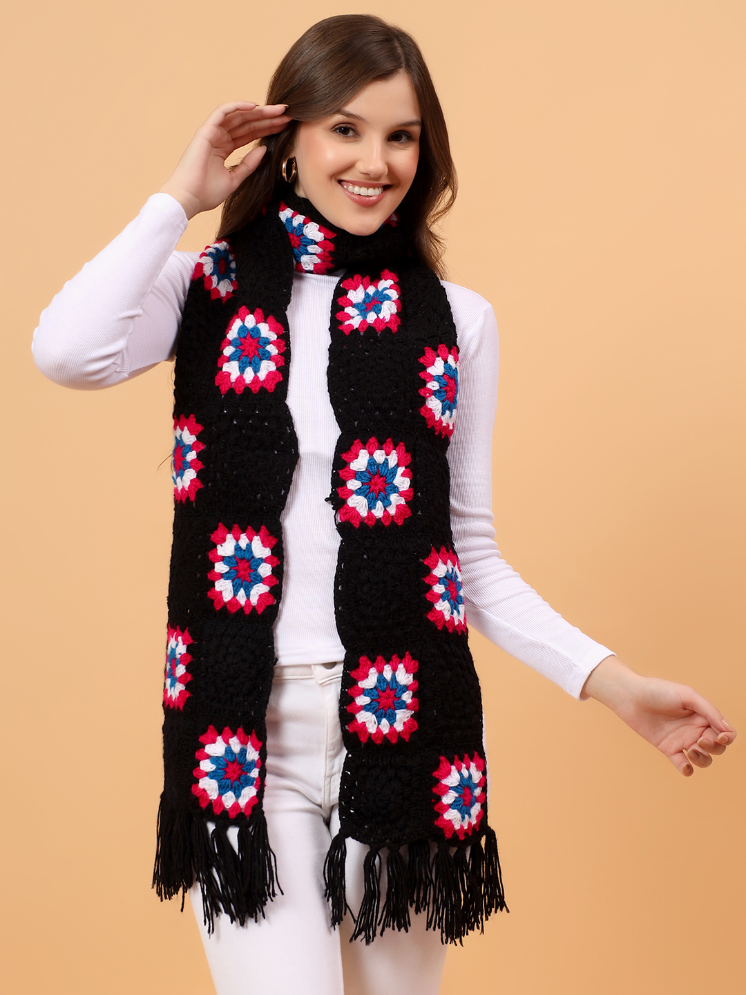 Velvery Granny Sqaure Muffler - Black