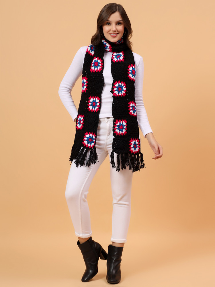 Image of Velvery Granny Sqaure Muffler - Black