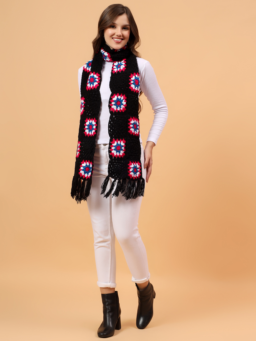 Velvery Granny Sqaure Muffler - Black