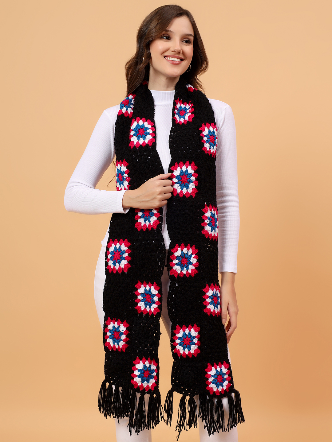 Velvery Granny Sqaure Muffler - Black