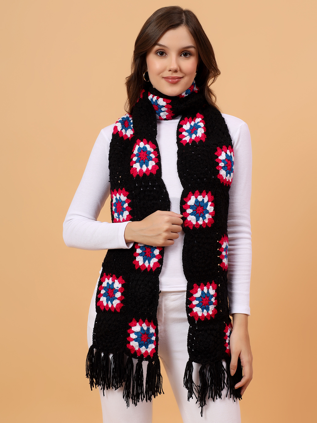 Velvery Granny Sqaure Muffler - Black