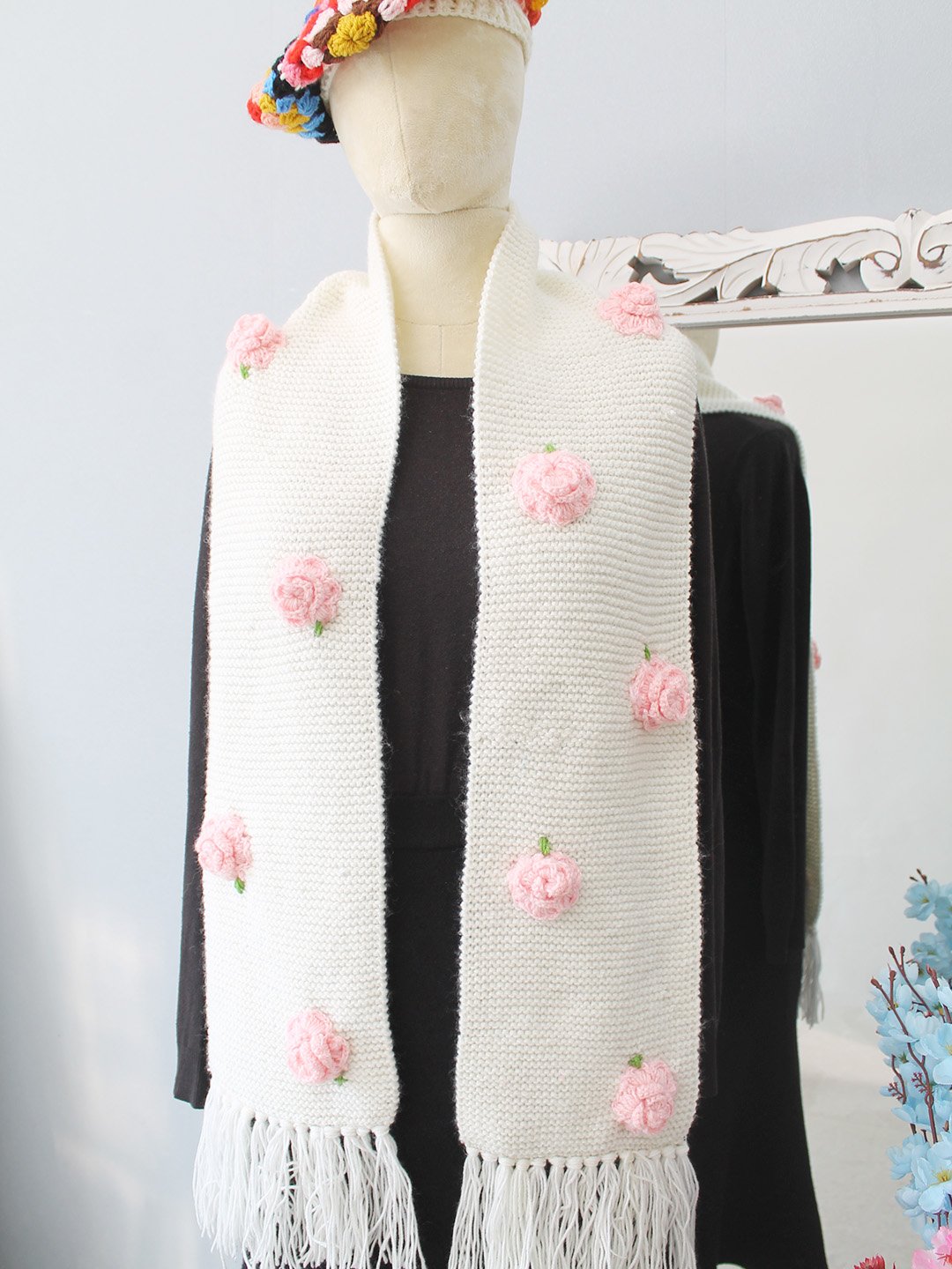 Rose Muffler - White