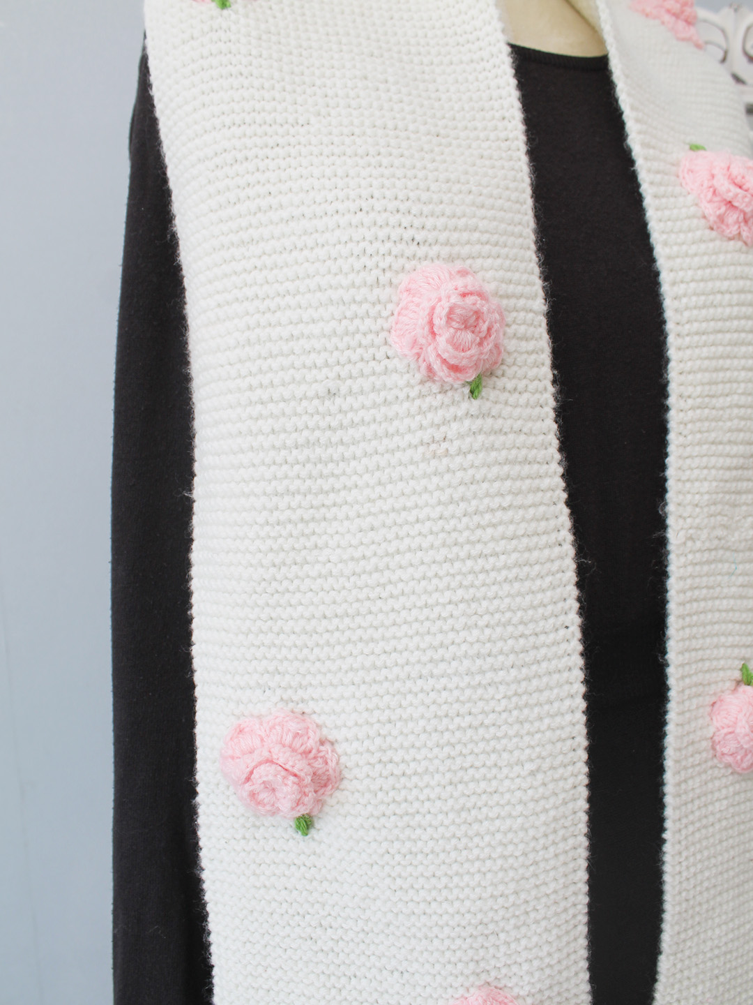 Rose Muffler - White