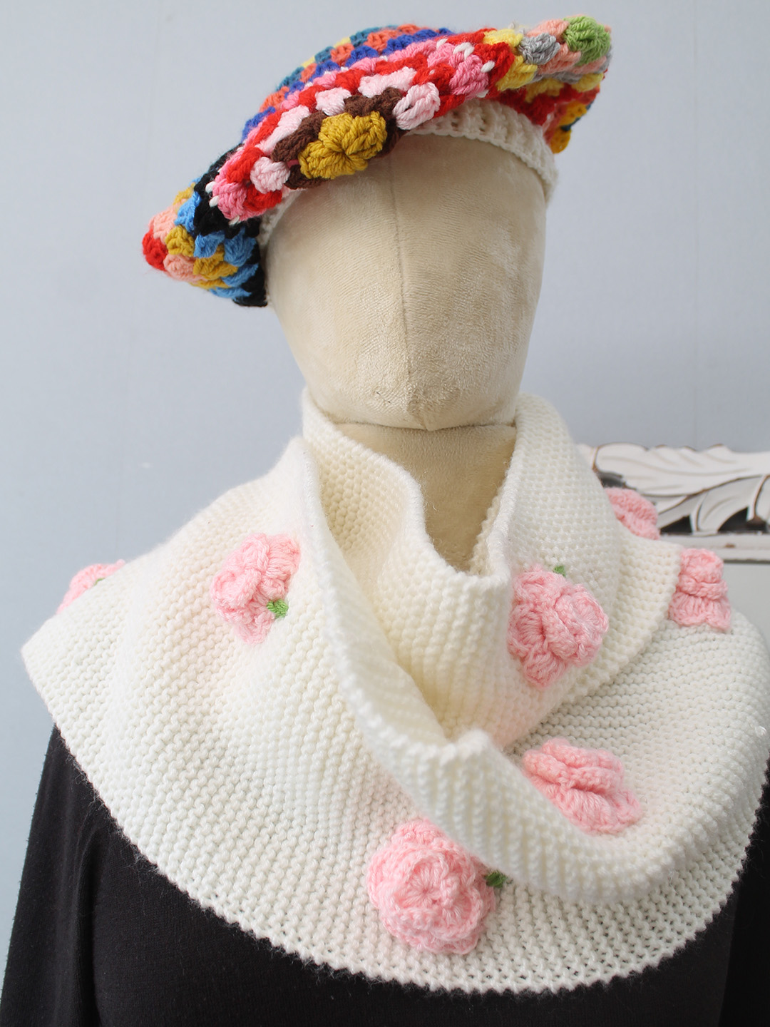 Rose Muffler - White