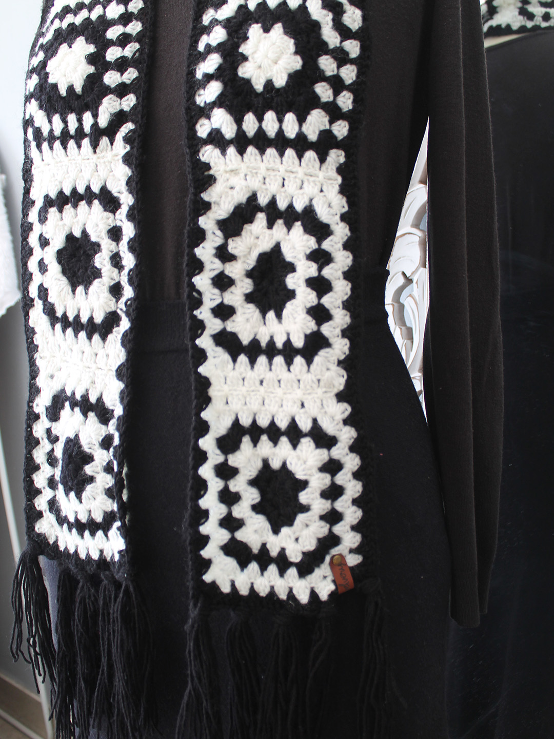 Velvery Handmade Granny Square Muffler - White