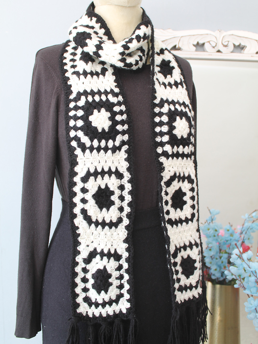 Velvery Handmade Granny Square Muffler - White