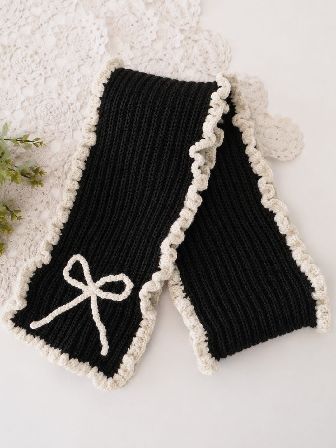 Velvery Handknitted Frilled Muffler - Black