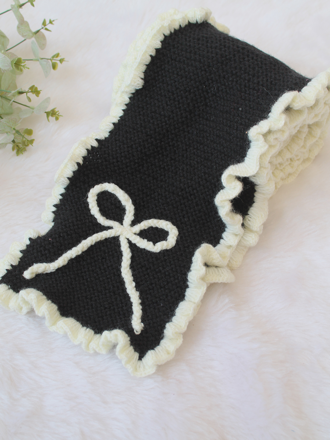 Velvery Handknitted Frilled Muffler - Black