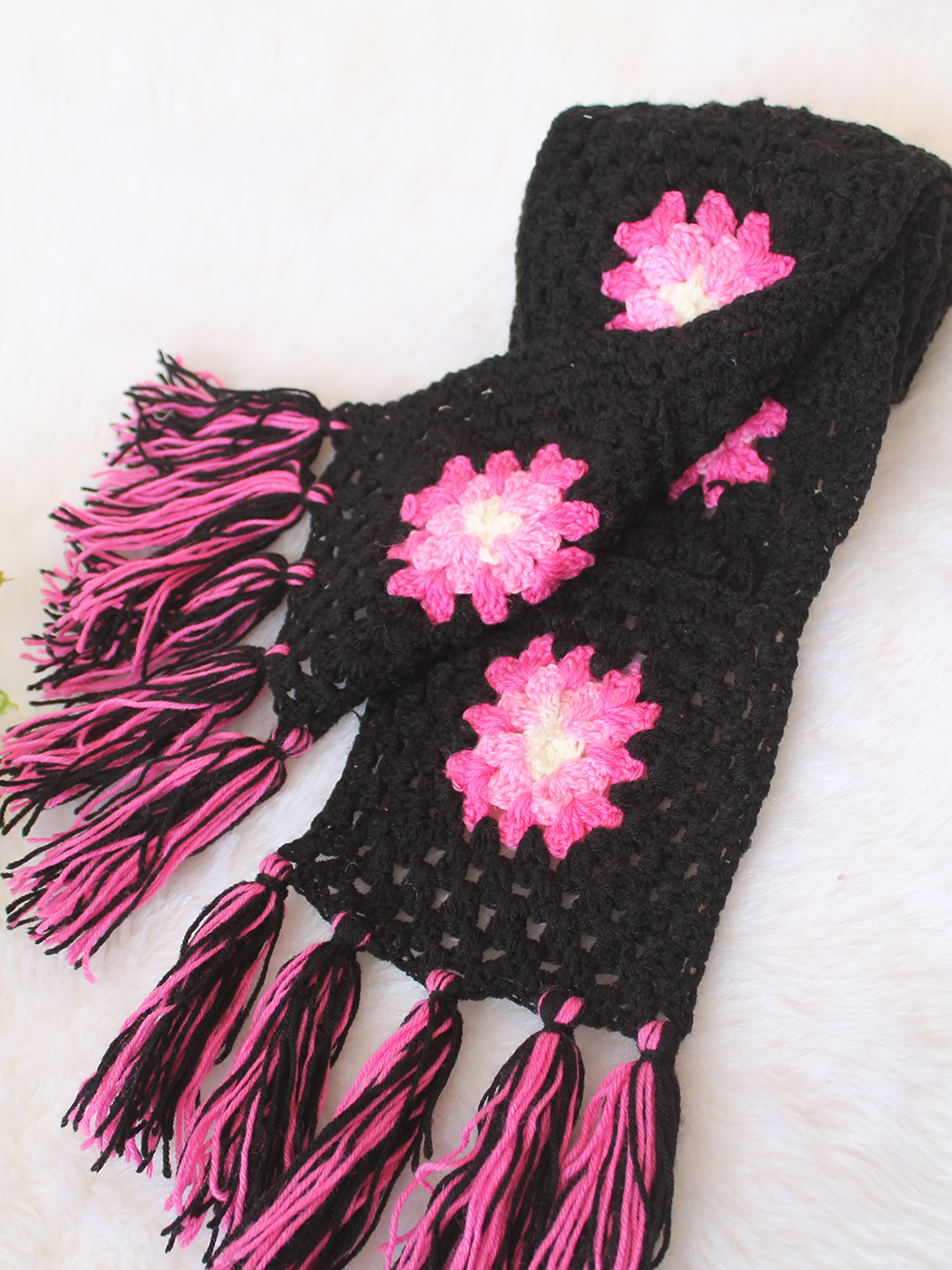 Velvery Handknitted Pink Floral Muffler - Black