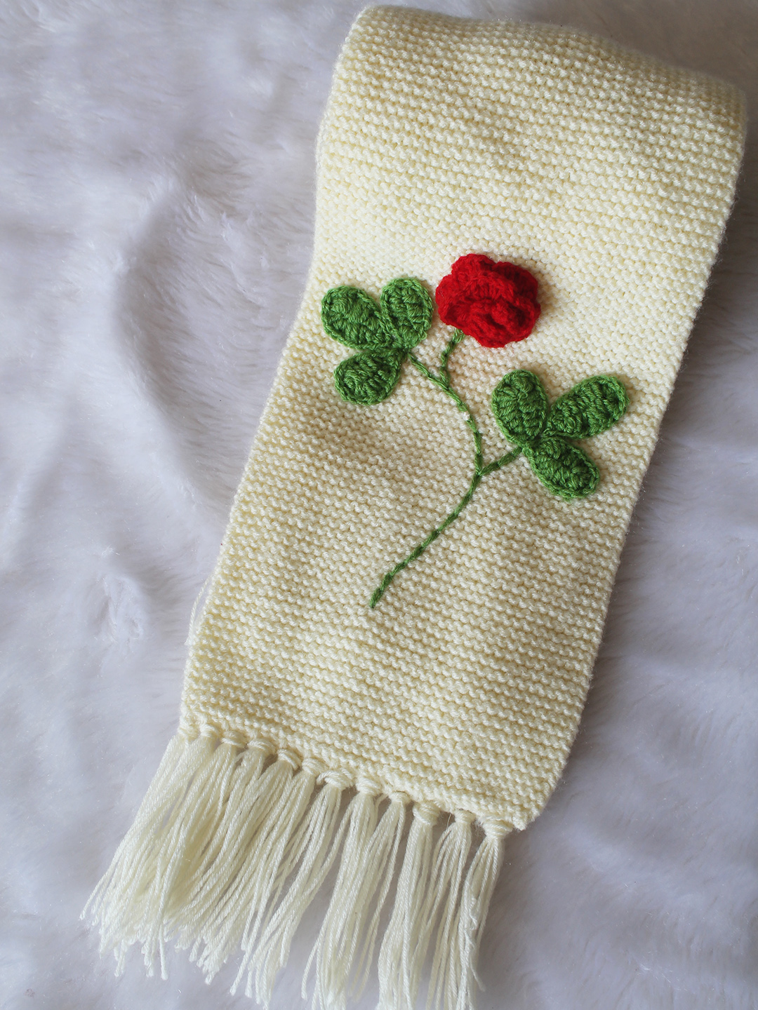 Velvery Handknitted Rose Detailed Muffler - Cream