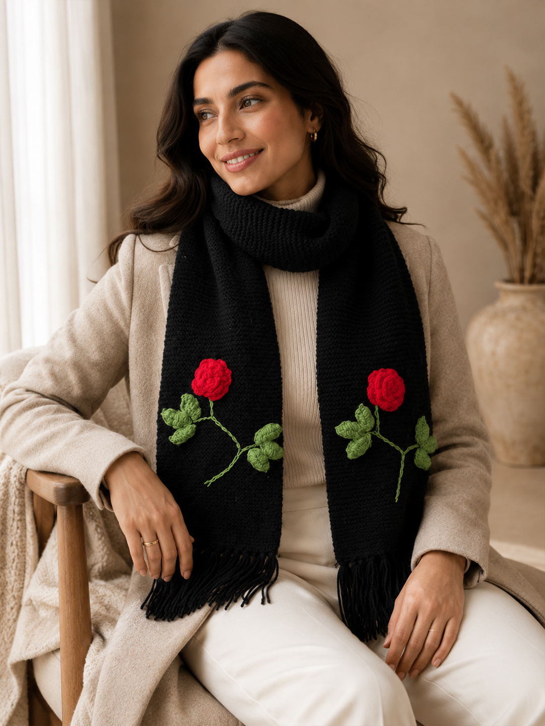 Velvery Handknitted Rose Detailed Muffler - Black