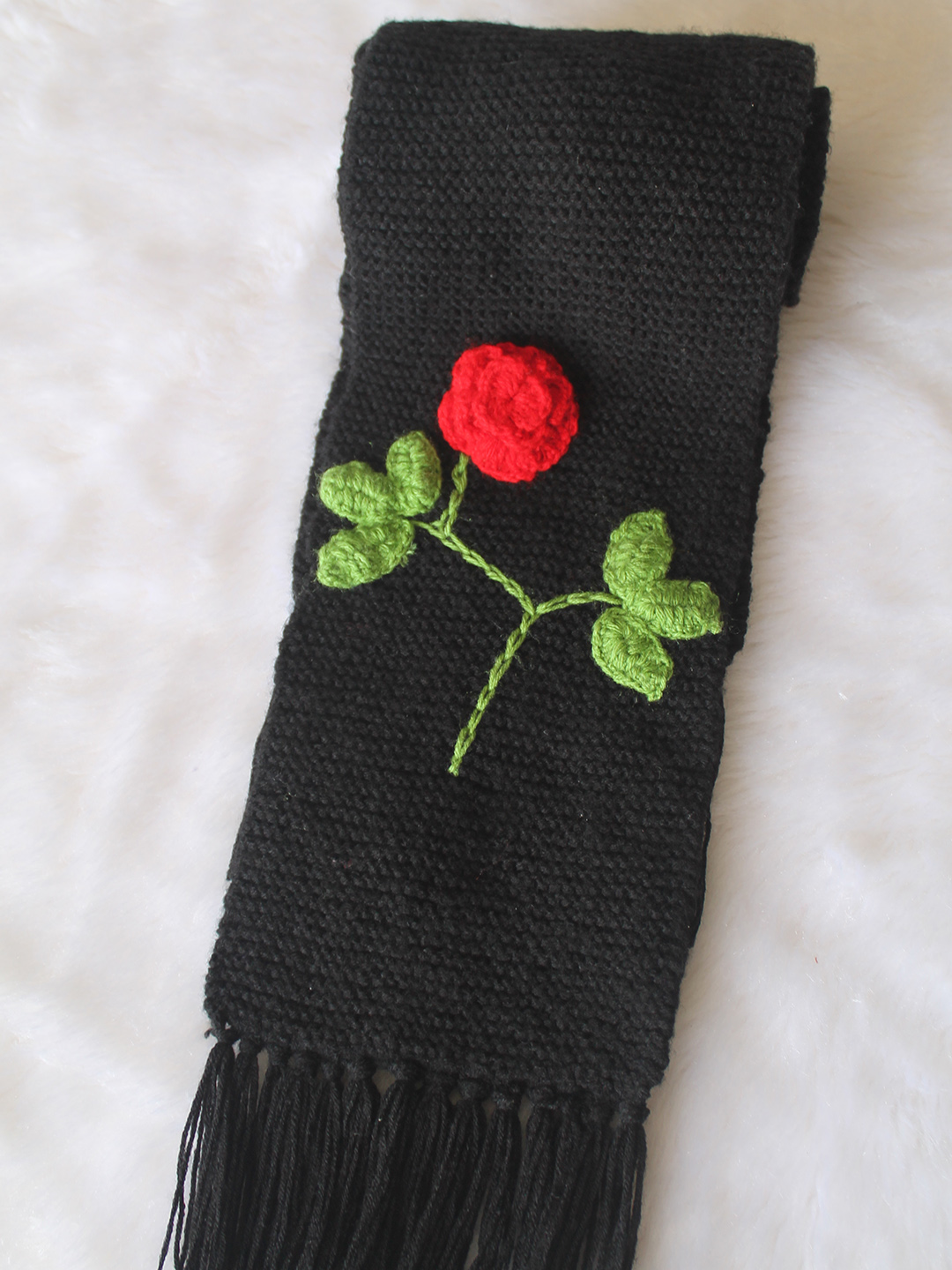 Velvery Handknitted Rose Detailed Muffler - Black