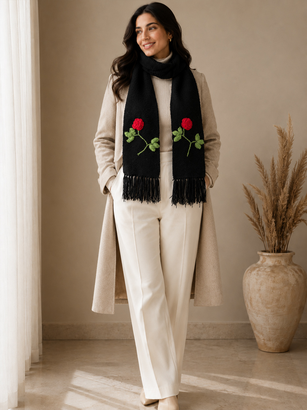 Velvery Handknitted Rose Detailed Muffler - Black