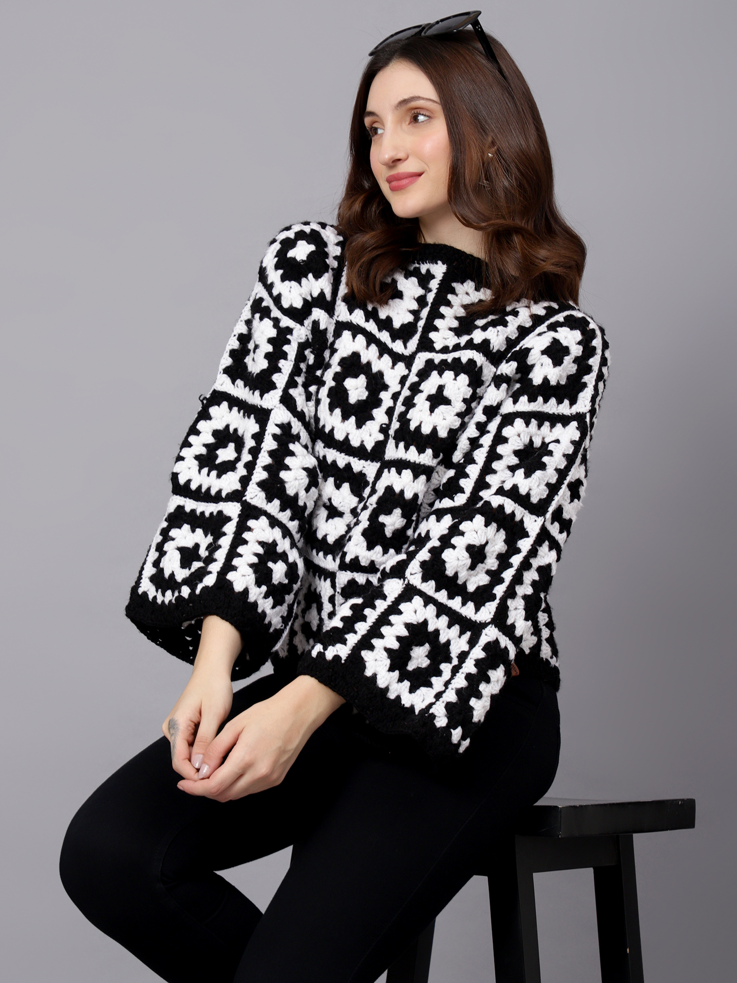 Velvery Handmade Black & White Oversized V-Neck Pullover