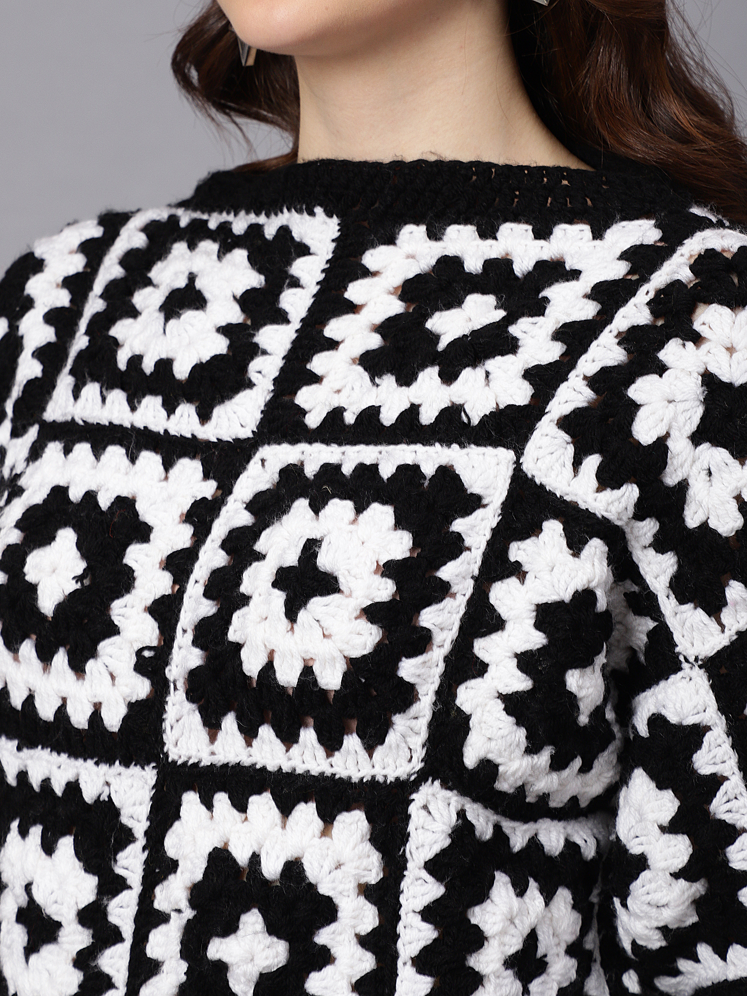 Velvery Handmade Black & White Oversized V-Neck Pullover