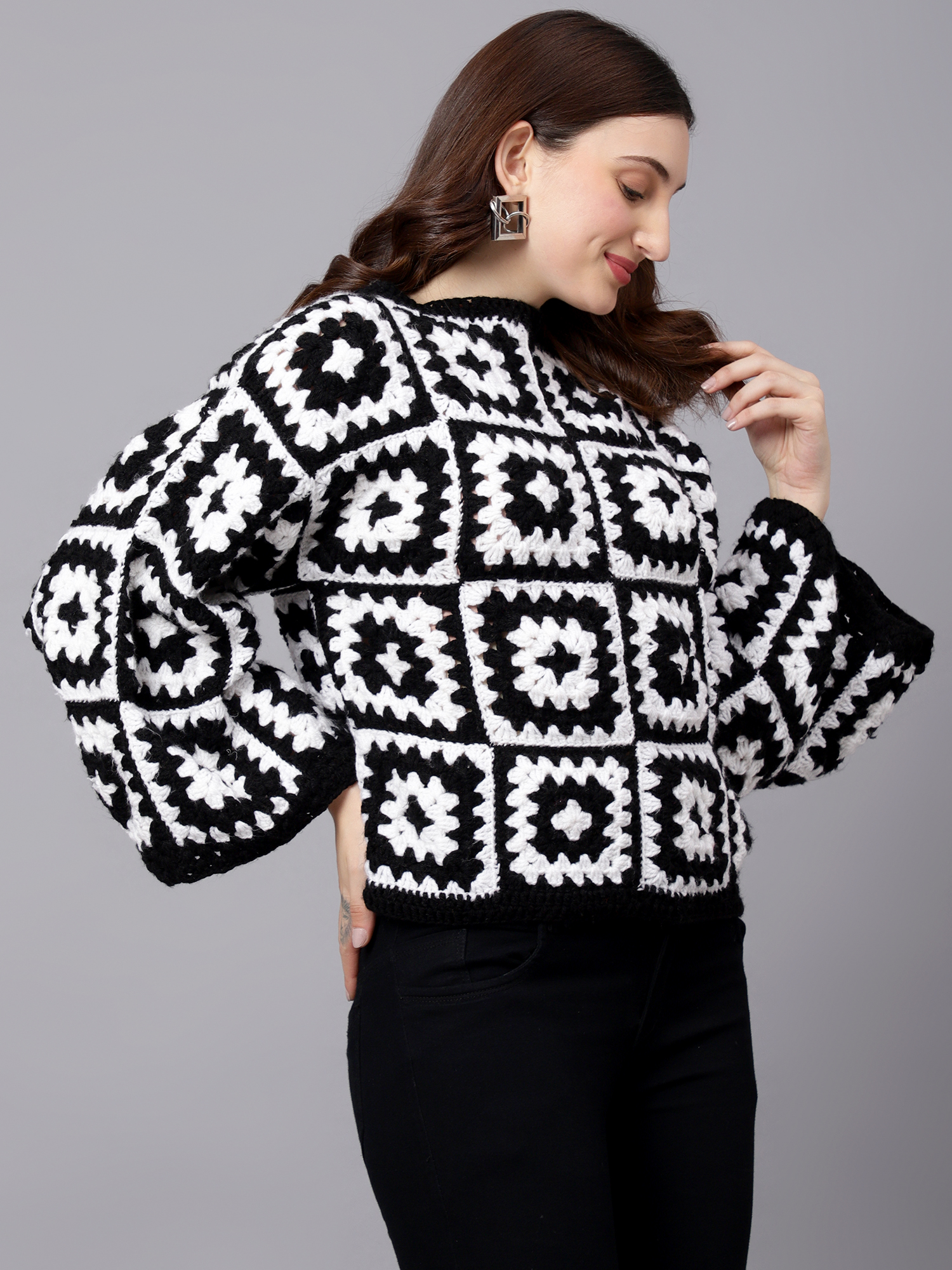 Velvery Handmade Black & White Oversized V-Neck Pullover