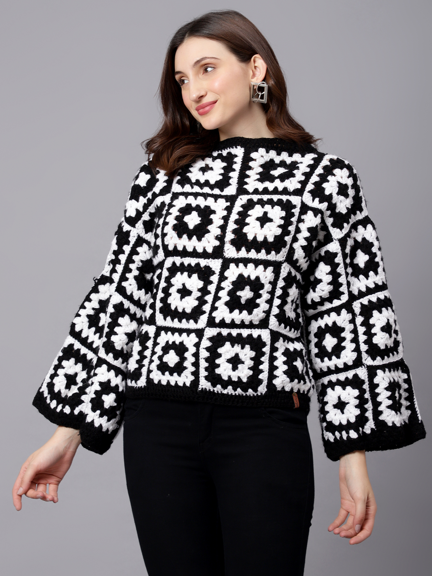 Velvery Handmade Black & White Oversized V-Neck Pullover