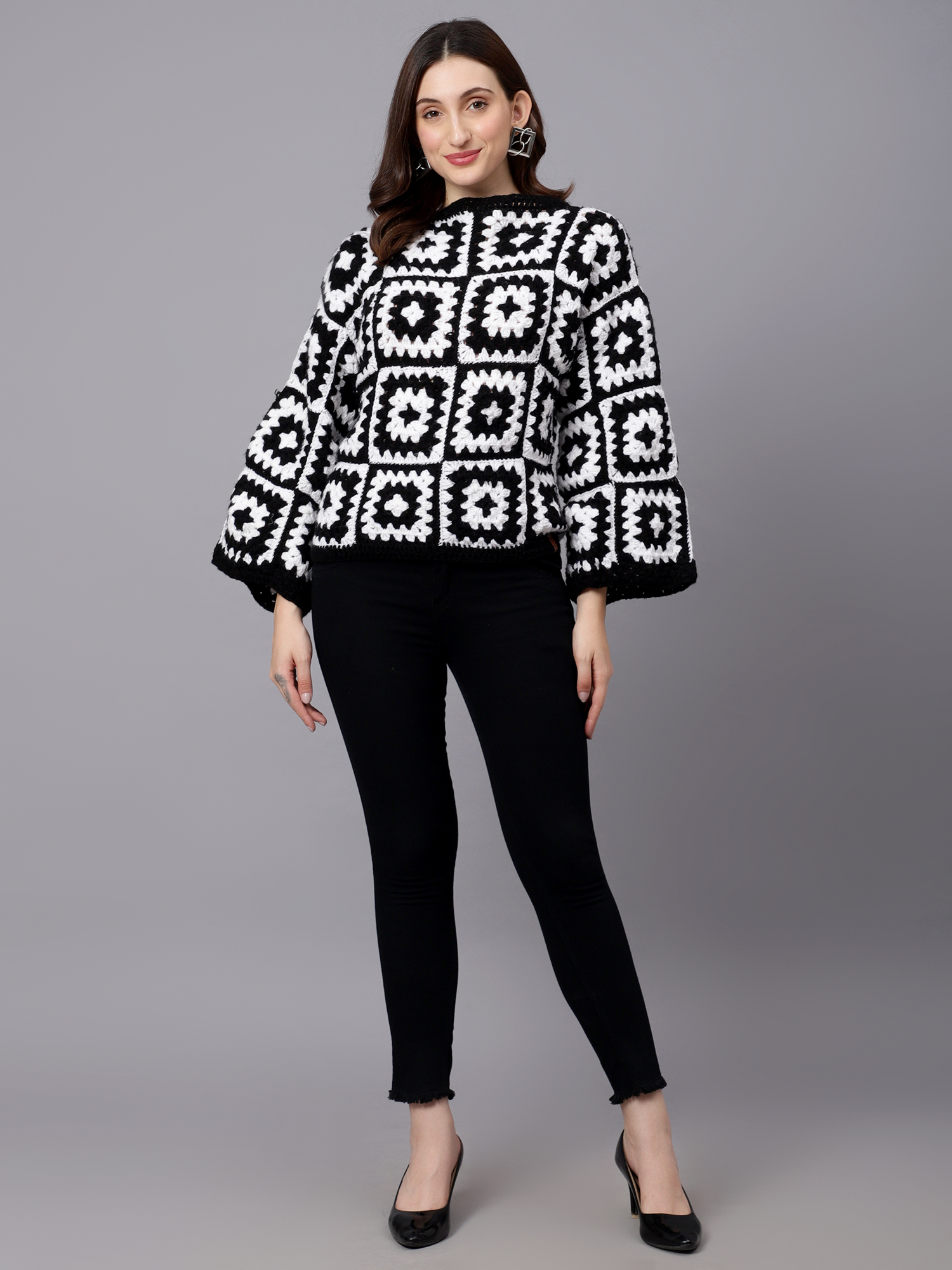 Velvery Handmade Black & White Oversized V-Neck Pullover