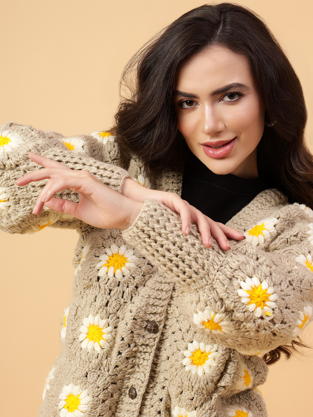 Velvery Handmade Beige & White Vintage V-Neck Cardigan