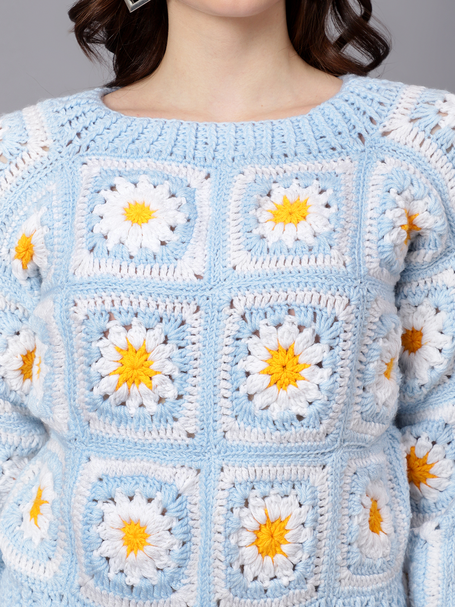 Velvery Handmade Blue & White Blue Daisy V-Neck Pullover