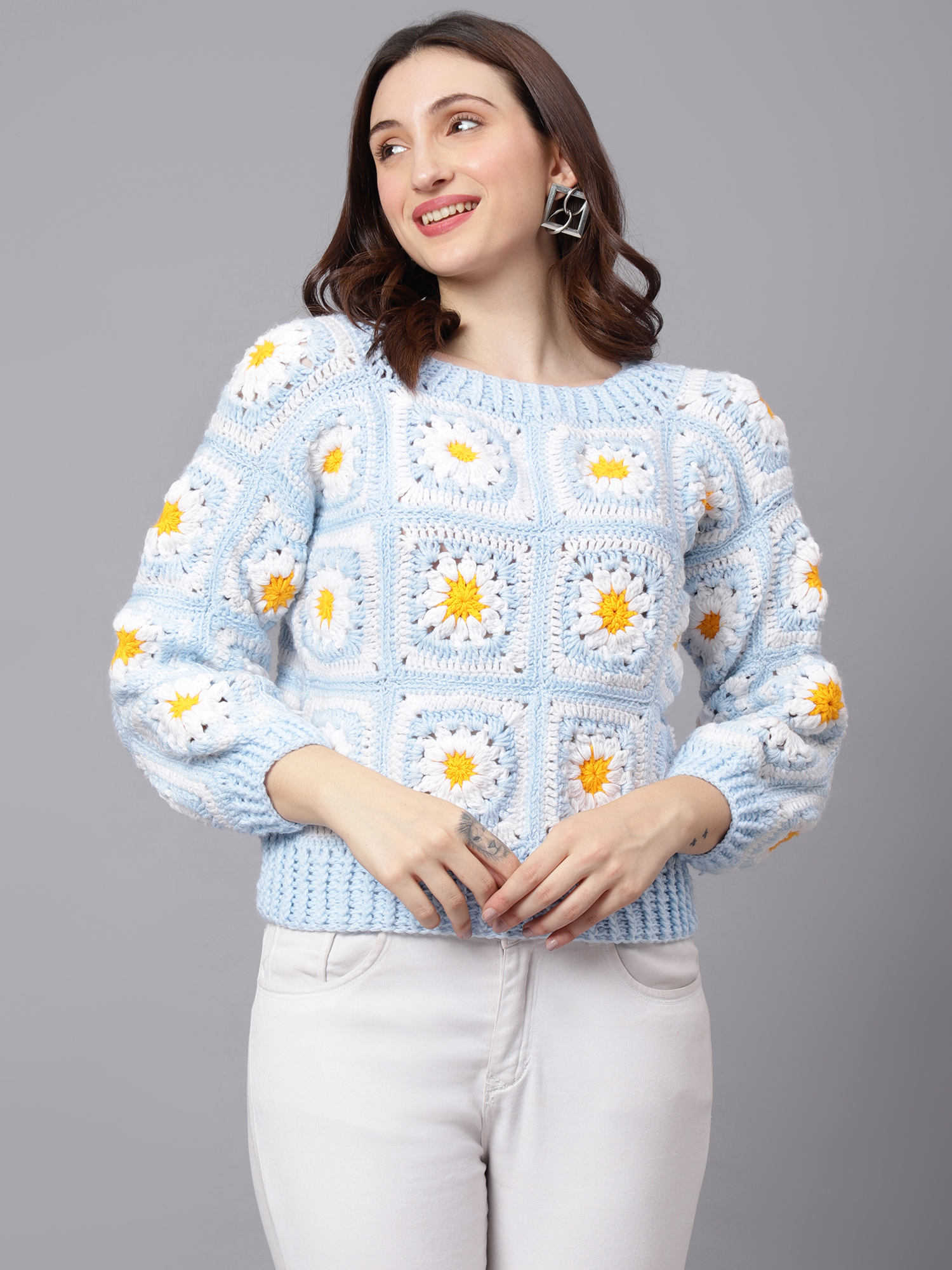 Velvery Handmade Blue & White Blue Daisy V-Neck Pullover