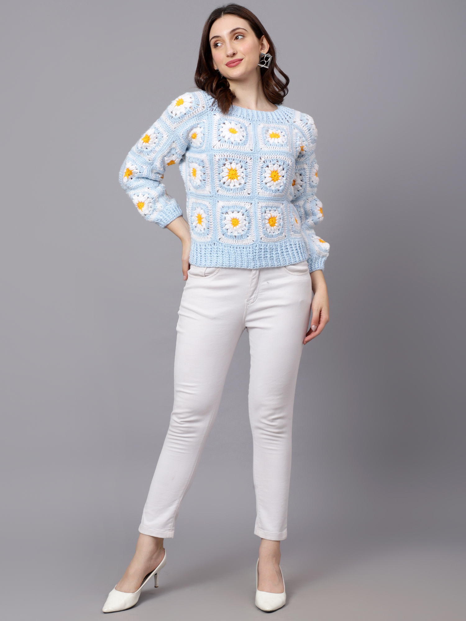 Velvery Handmade Blue & White Blue Daisy V-Neck Pullover