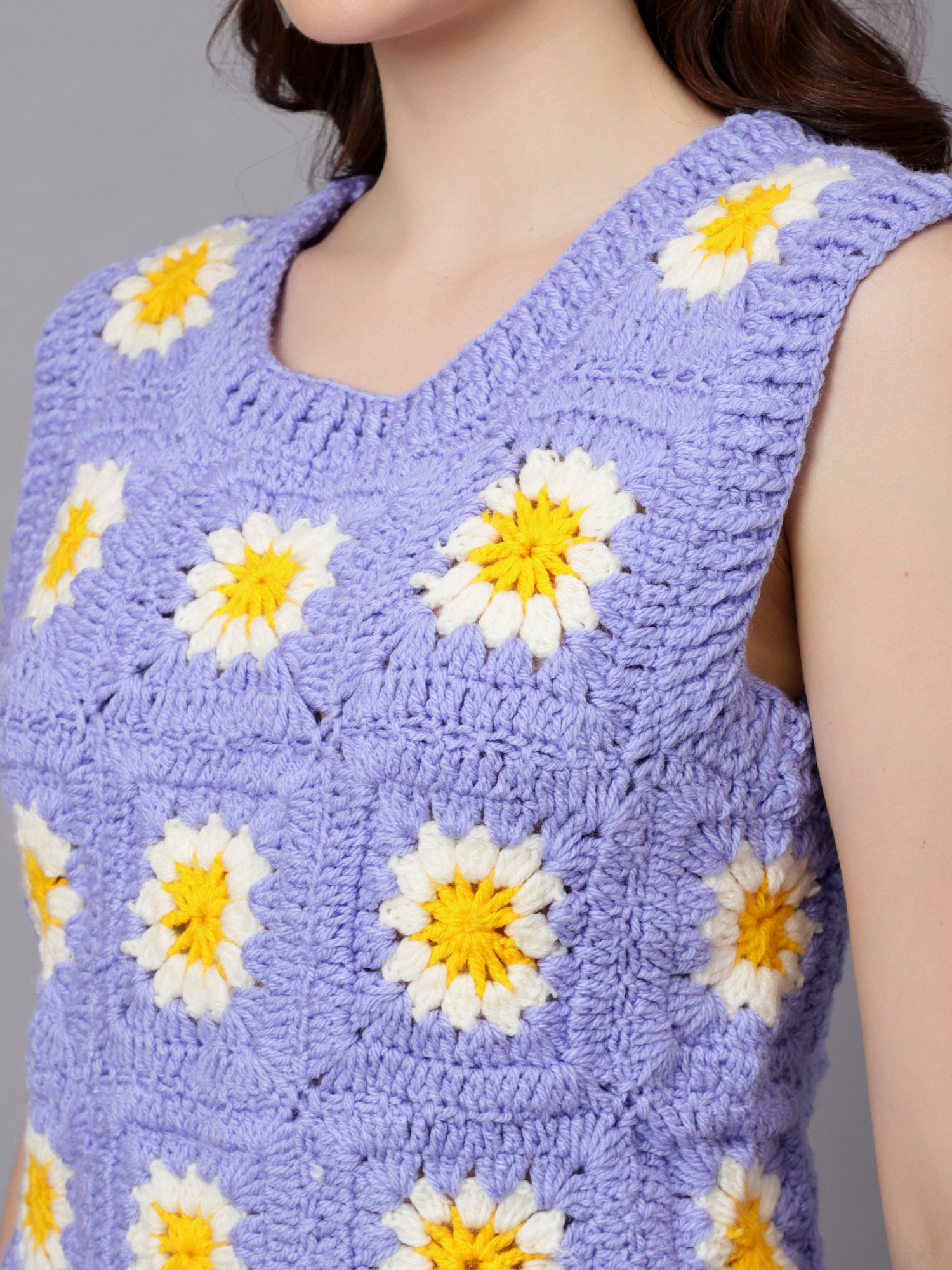 Velvery Handmade Blue & White Blue Daisy Round Neck Sweater Vest