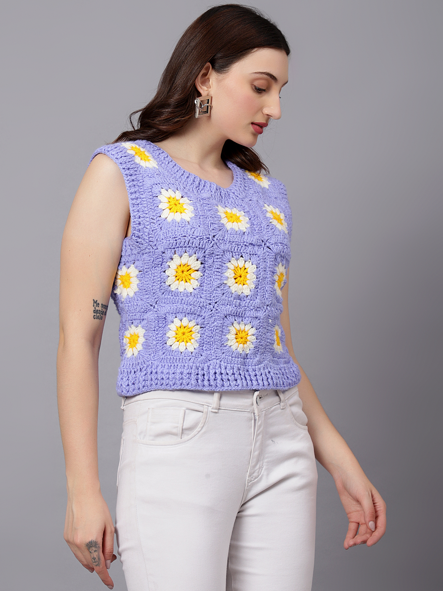Velvery Handmade Blue & White Blue Daisy Round Neck Sweater Vest