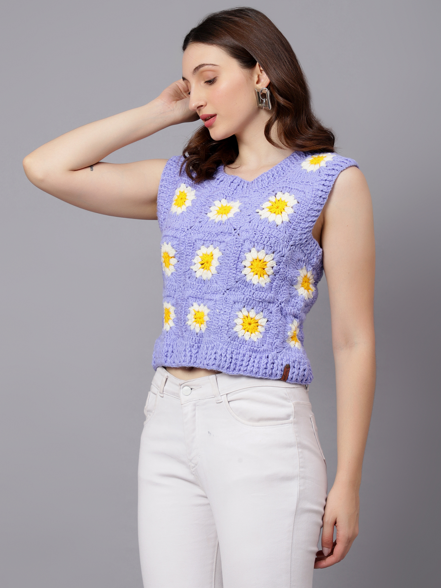 Velvery Handmade Blue & White Blue Daisy Round Neck Sweater Vest