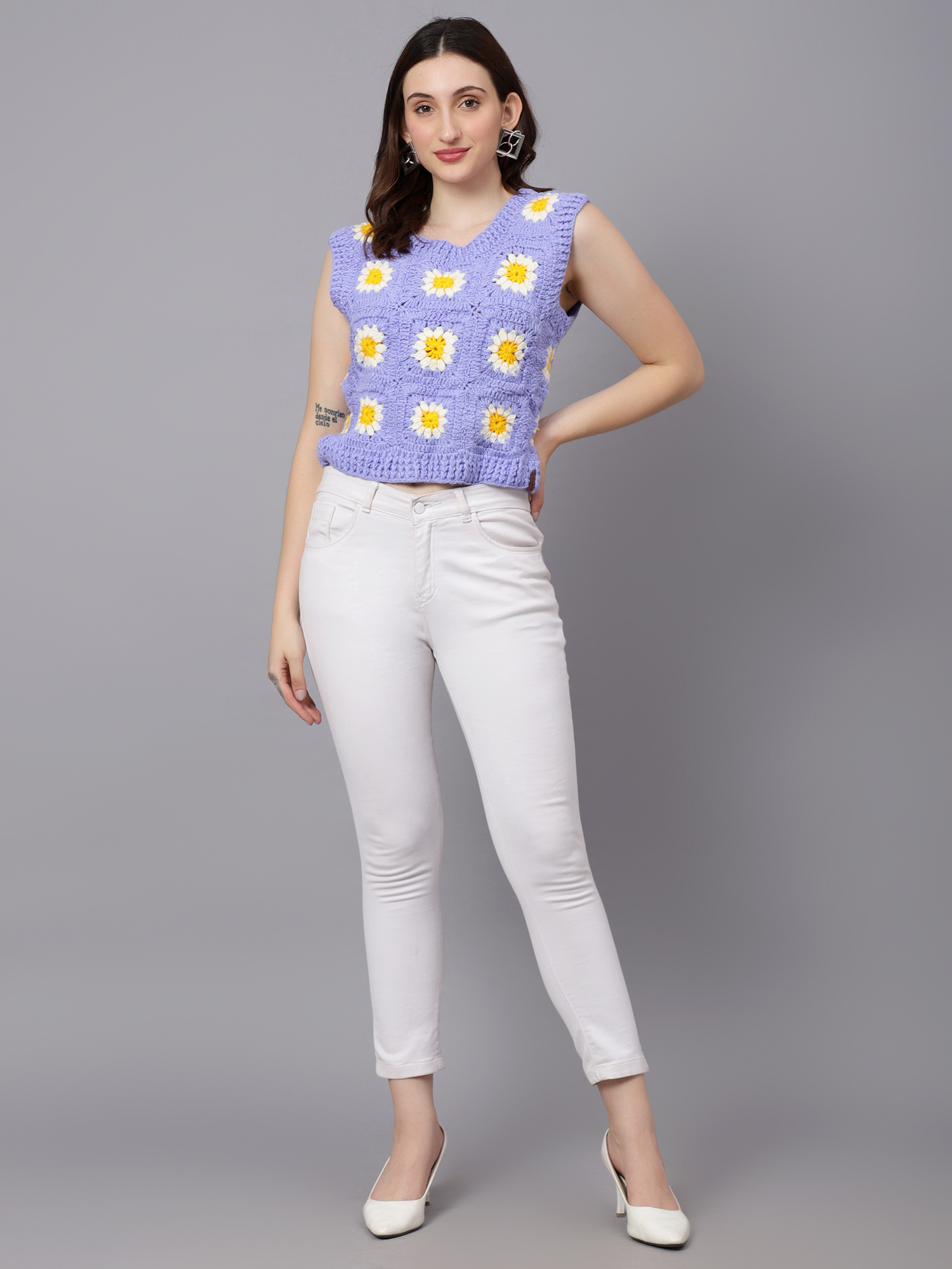 Velvery Handmade Blue & White Blue Daisy Round Neck Sweater Vest