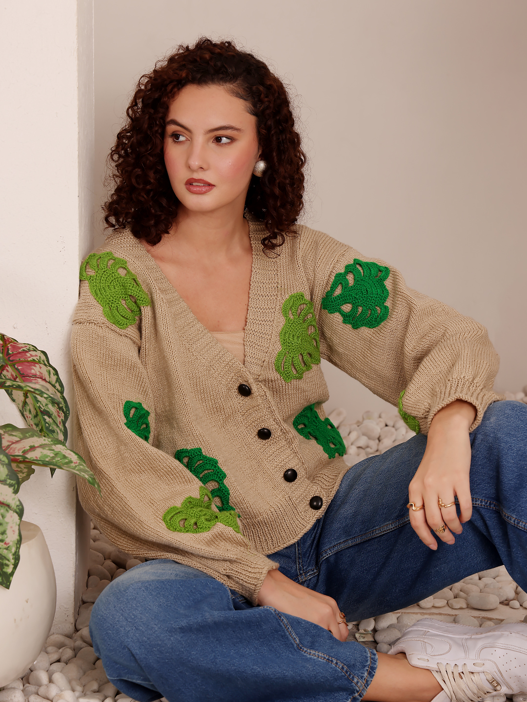 Froggy V-Neck Sweater - Beige
