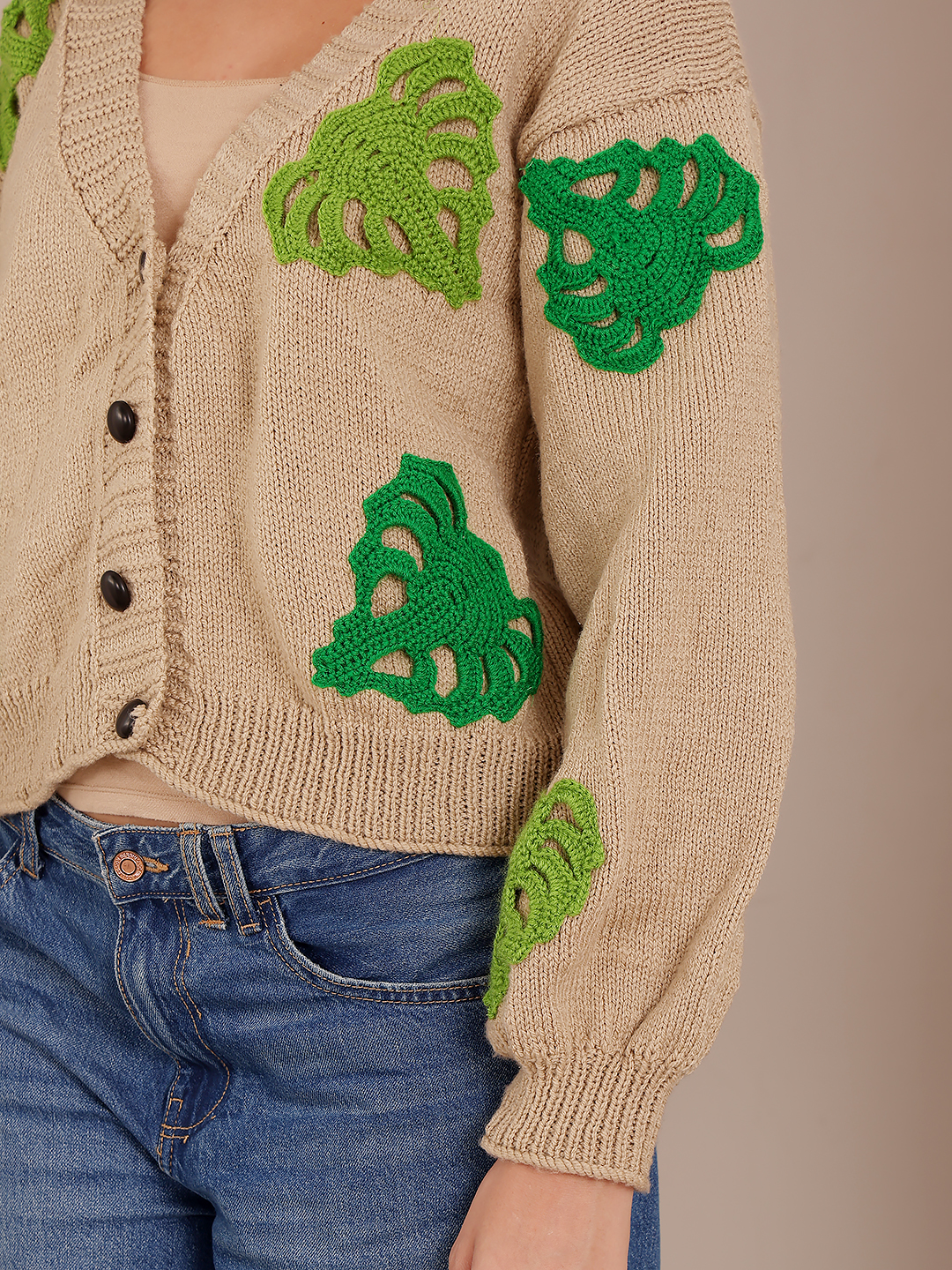 Froggy V-Neck Sweater - Beige