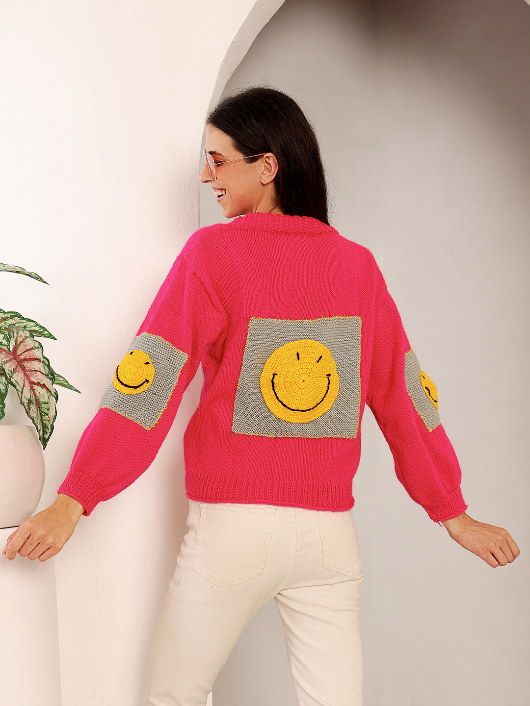 Velvery Knitted Smiley Face Patch Sweater - Pink