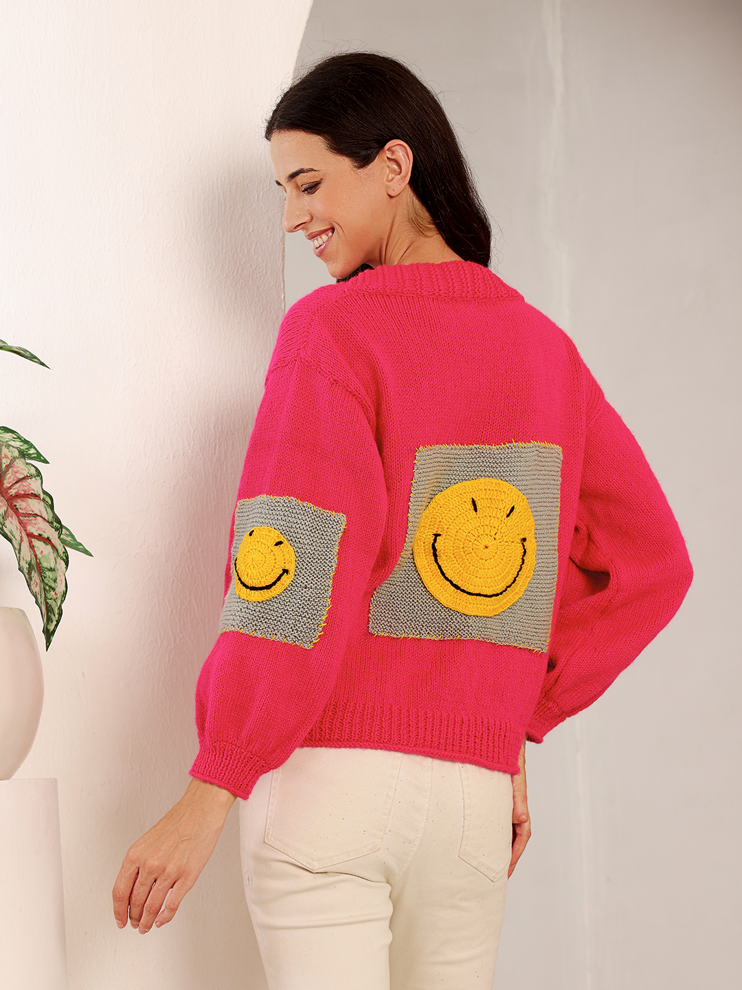 Velvery Knitted Smiley Face Patch Sweater - Pink