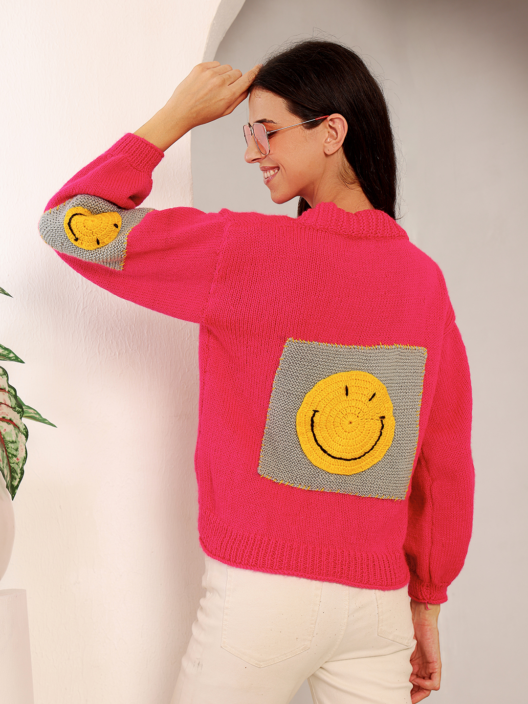 Velvery Knitted Smiley Face Patch Sweater - Pink