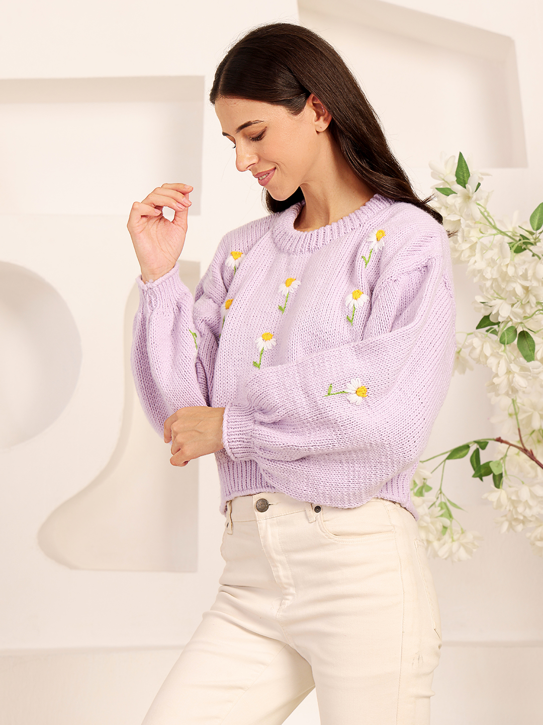 Velvery Floral Embroidered Round Neck Pullover