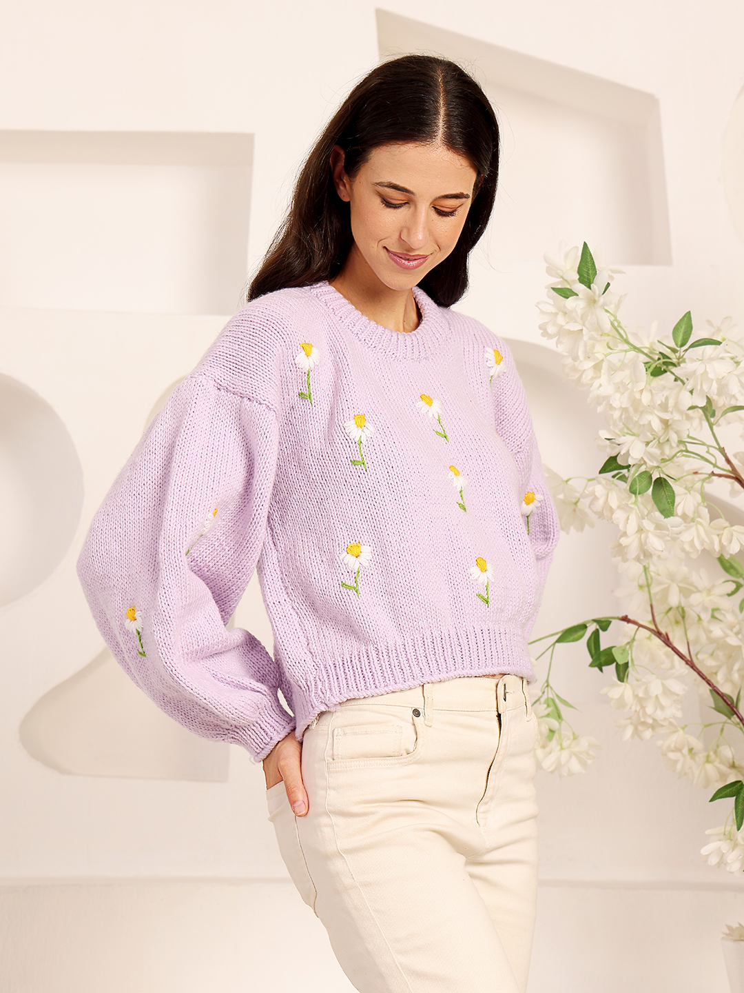 Velvery Floral Embroidered Round Neck Pullover