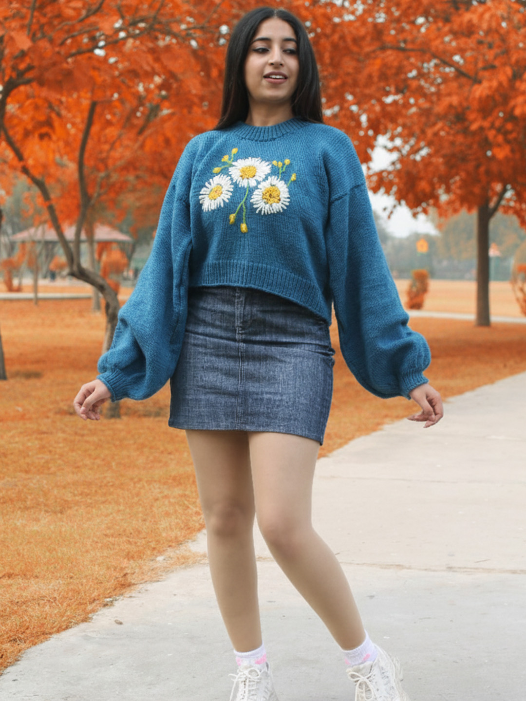 Velvery Floral Embroidered Pullover - Blue