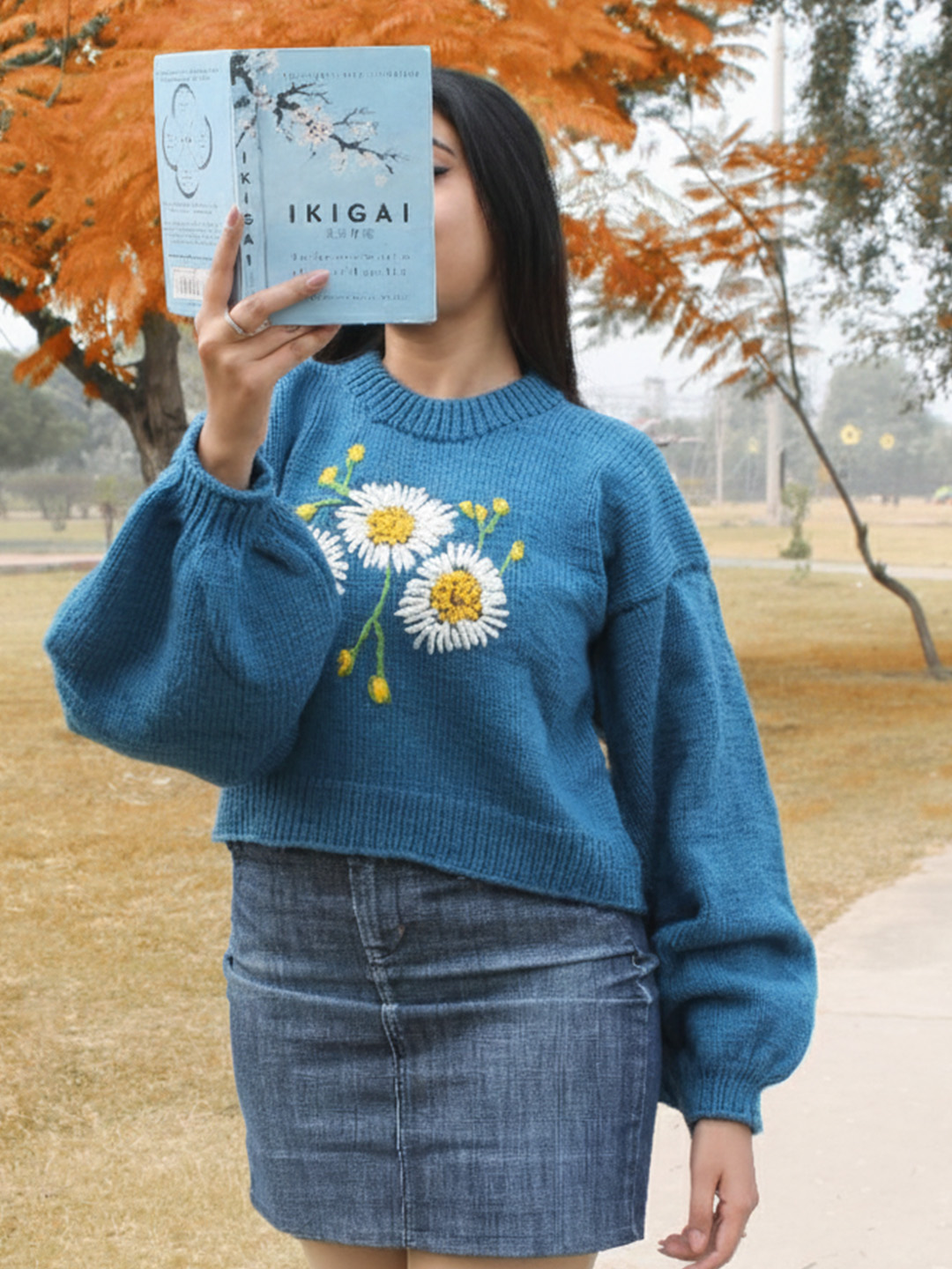 Velvery Floral Embroidered Pullover - Blue