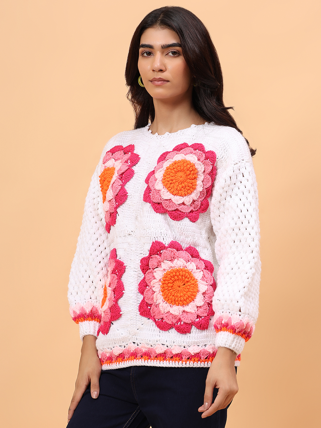 Velvery Big Floral Pullover - White
