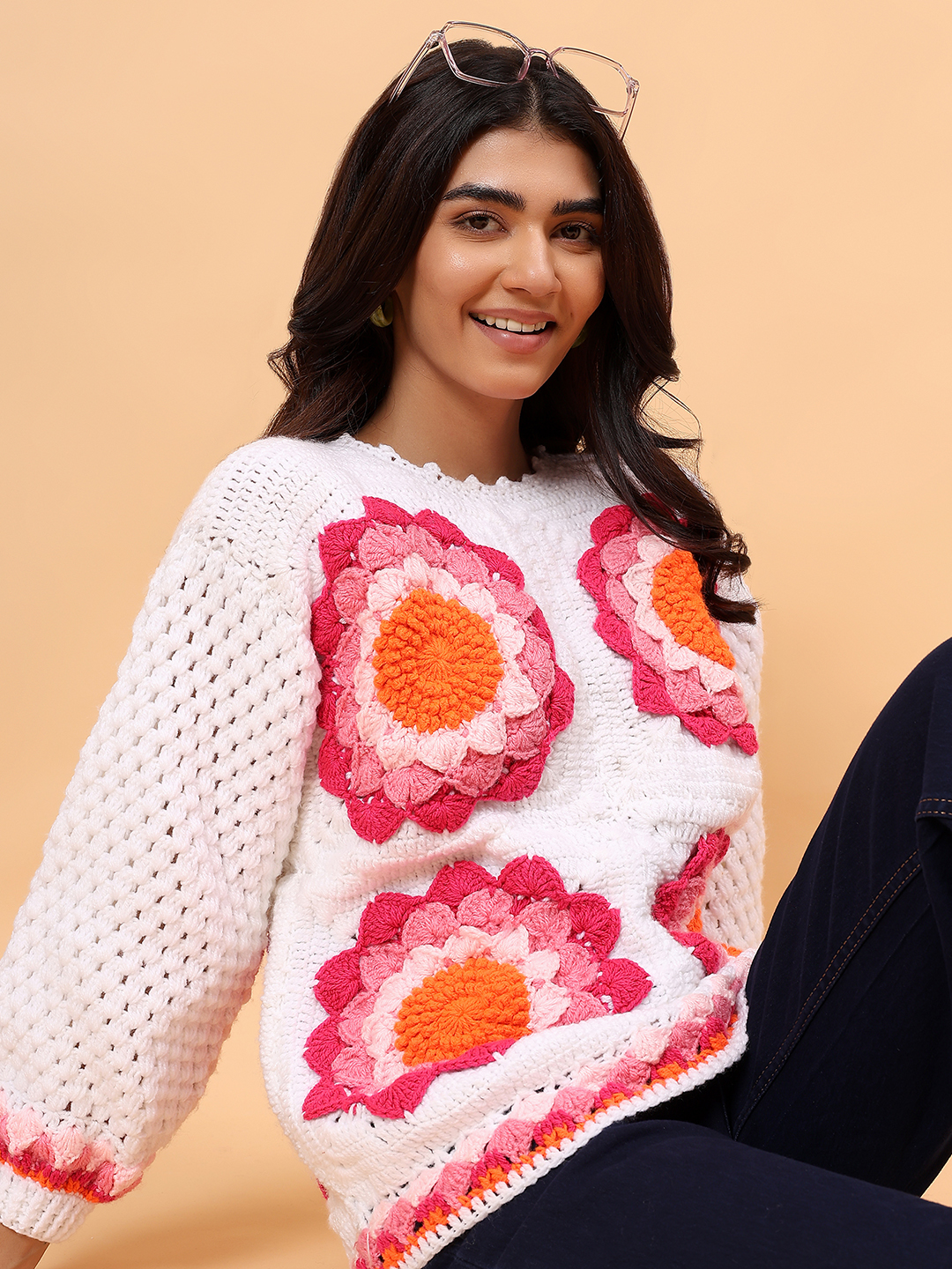 Velvery Big Floral Pullover - White