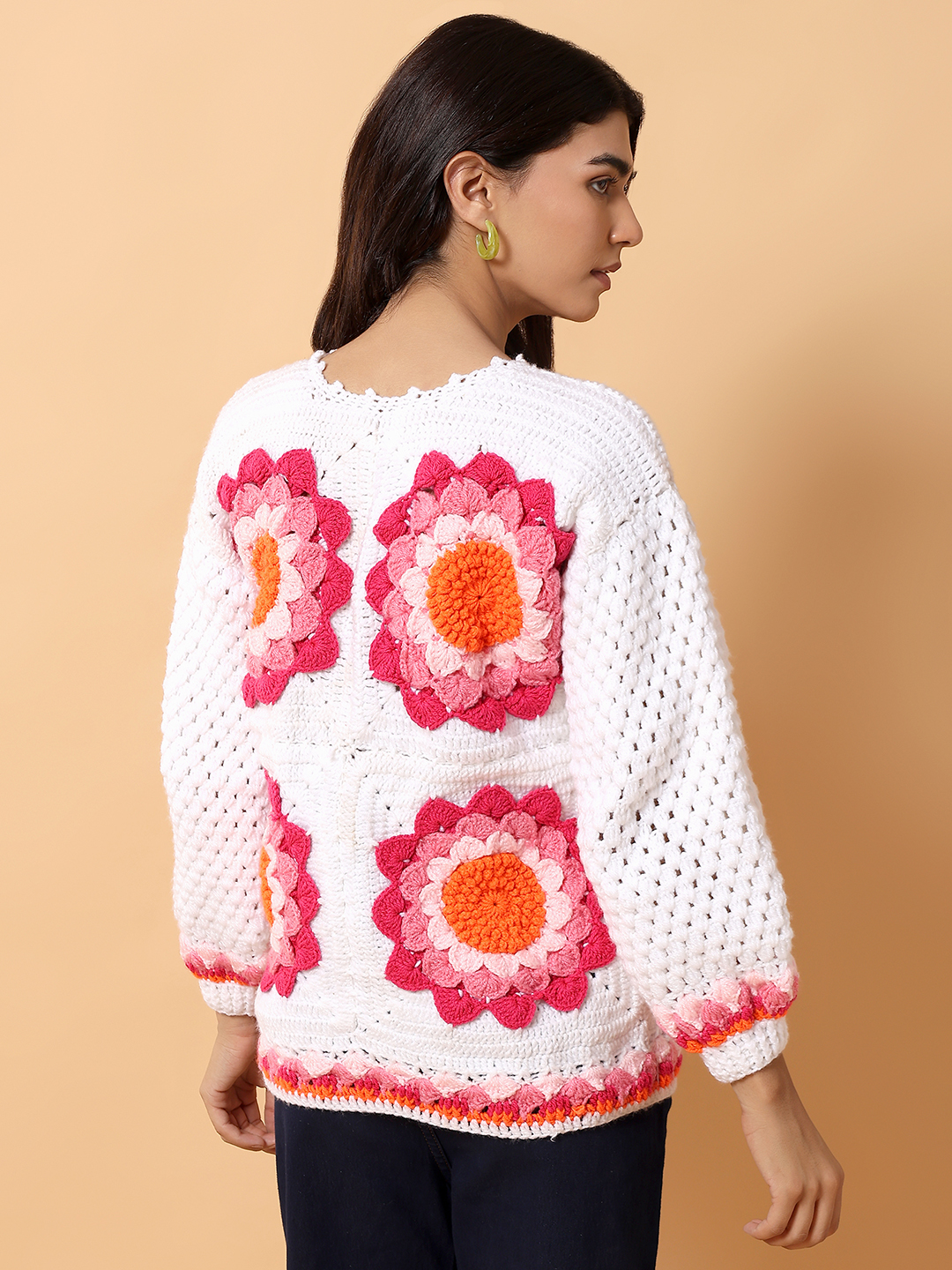 Velvery Big Floral Pullover - White