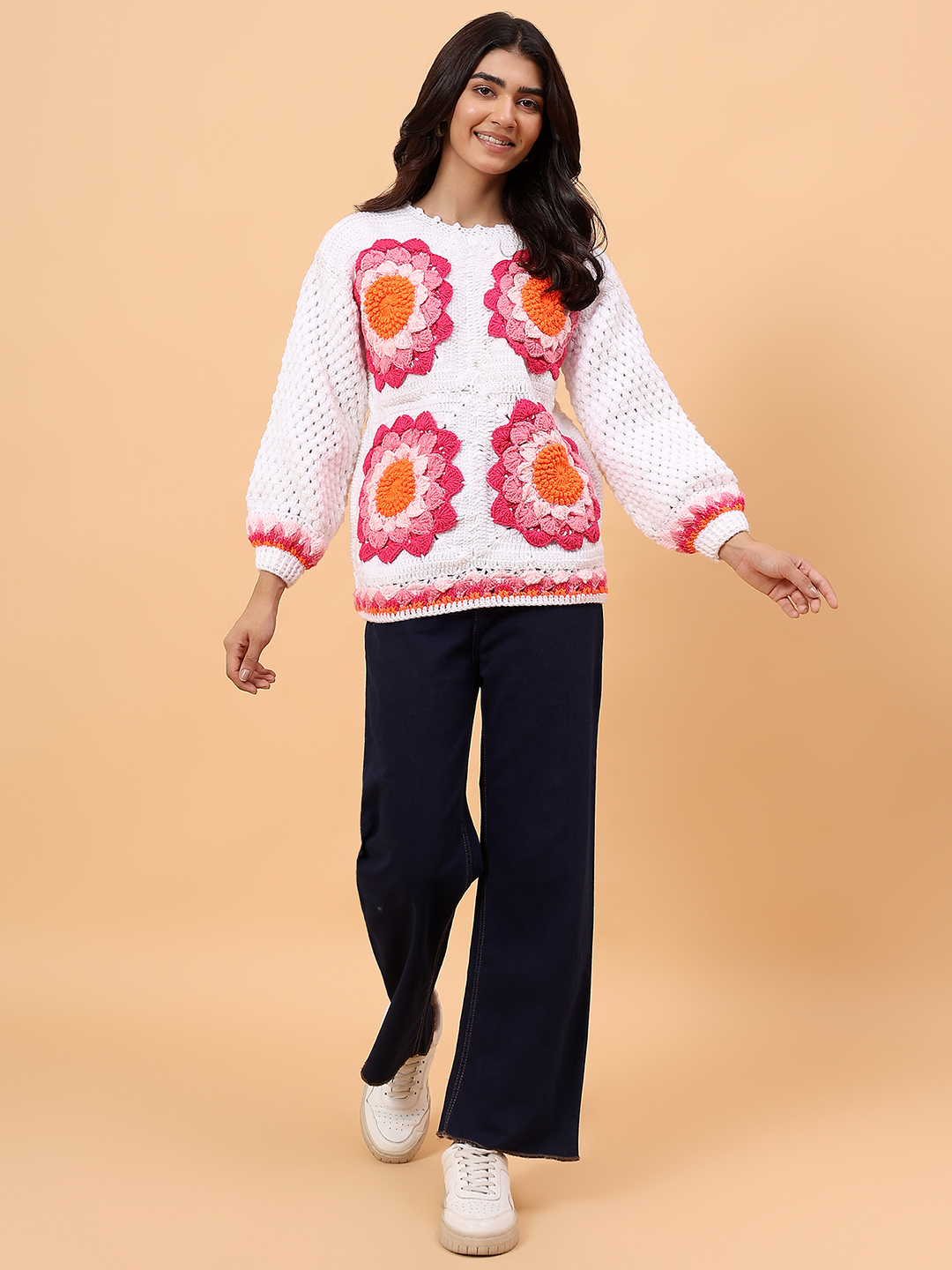 Velvery Big Floral Pullover - White