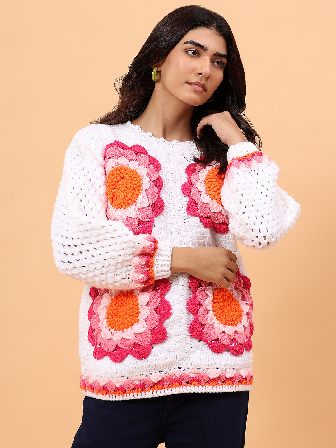 Velvery Big Floral Pullover - White